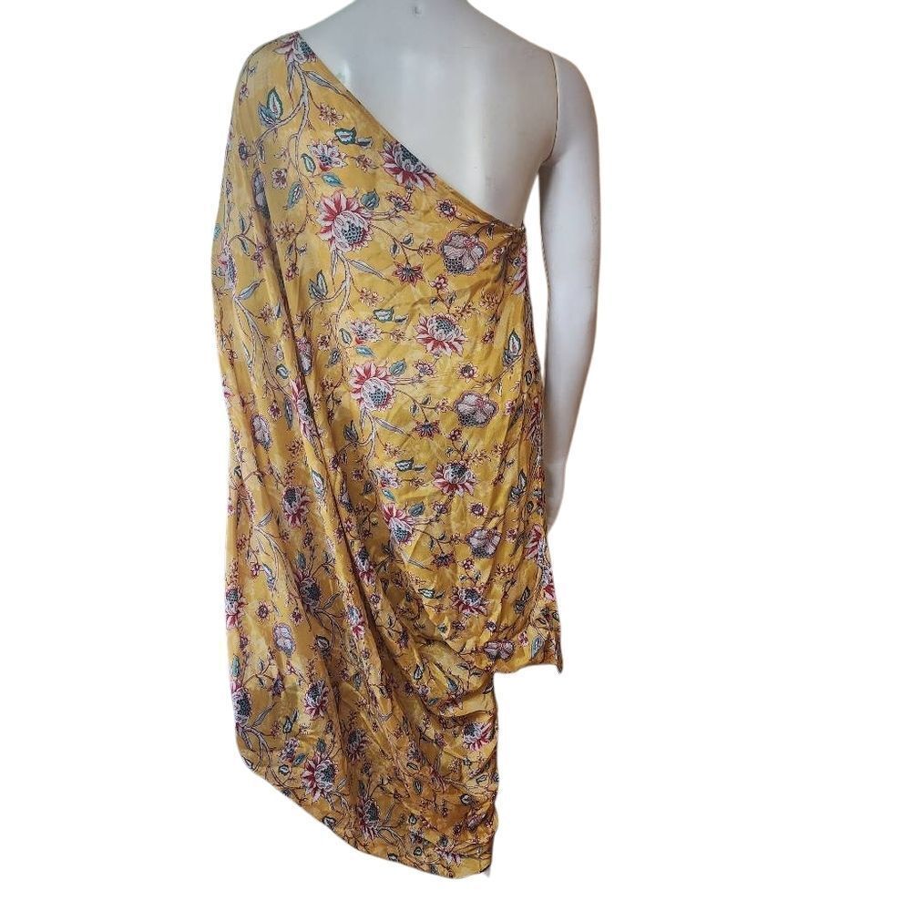 Chhavvi Aggarwal Yellow Floral One Shoulder Top (L) - Picture 5 of 7